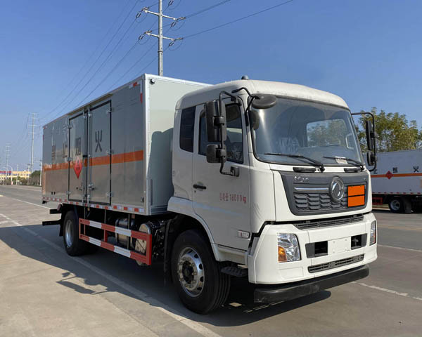 楚勝牌CSC5181XRYD6易燃液體廂式運(yùn)輸車公告圖片