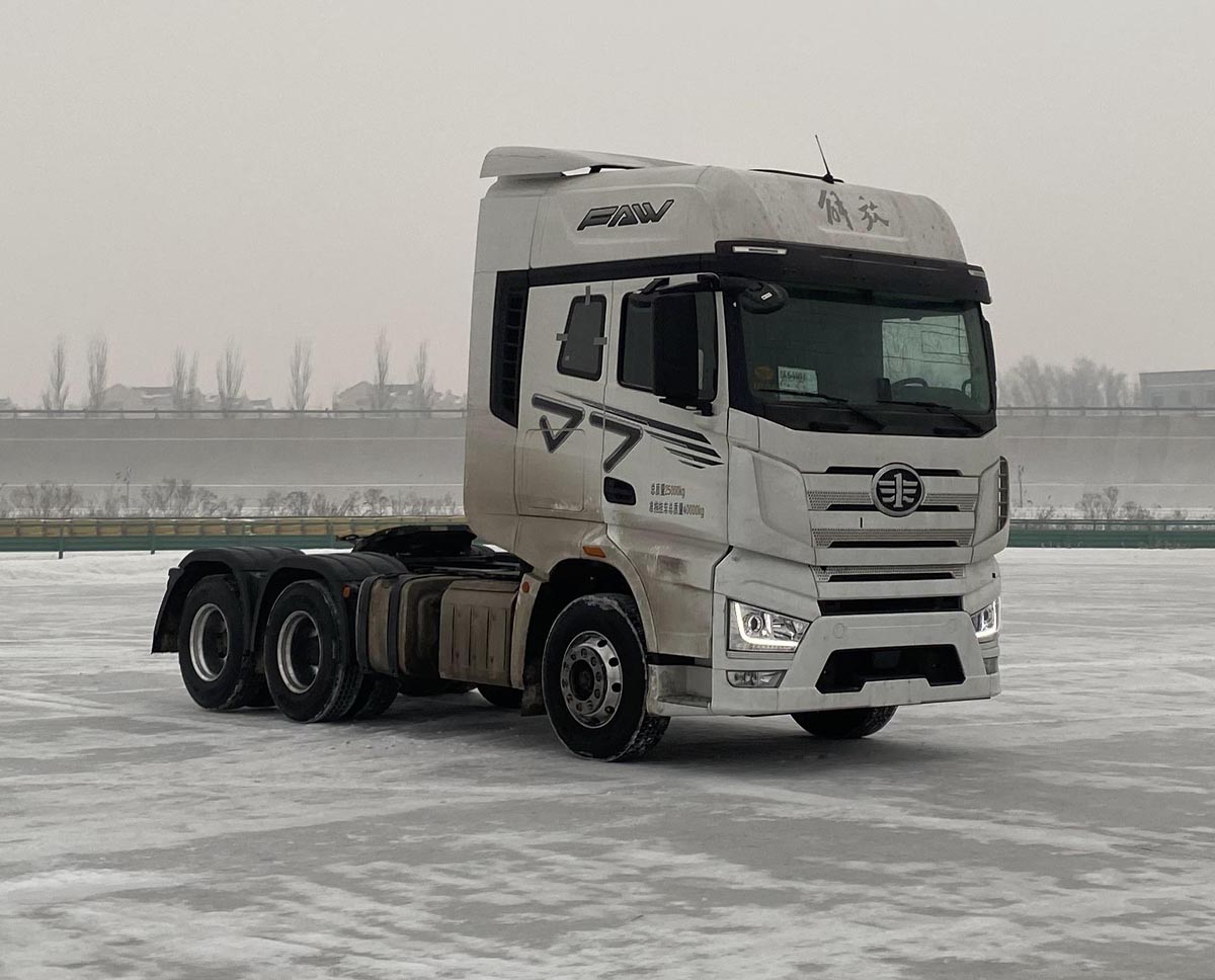 解放牌CA4250P77K25T1A2E6平头柴油半挂牵引车公告图片