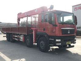 随车起重运输车