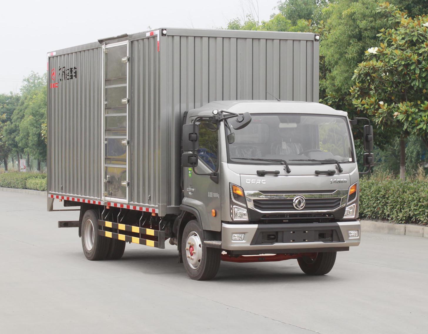 东风牌EQ5180XXY8TDCAC厢式运输车