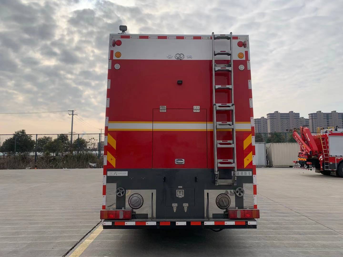 云鹤牌WHG5320GXFGY70/SVIA供液消防车公告图片