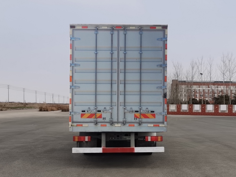 豪沃牌ZZ5257XXYN623KF1厢式运输车公告图片