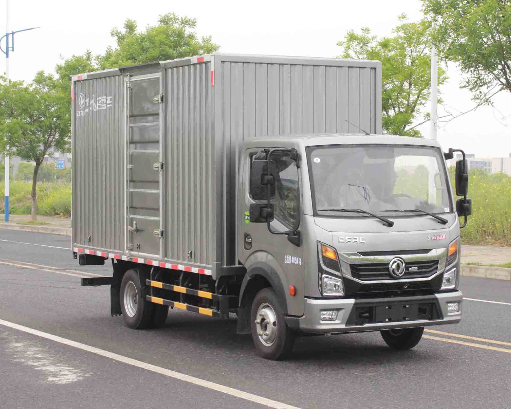 东风牌EQ5040XXY3CQFAC厢式运输车