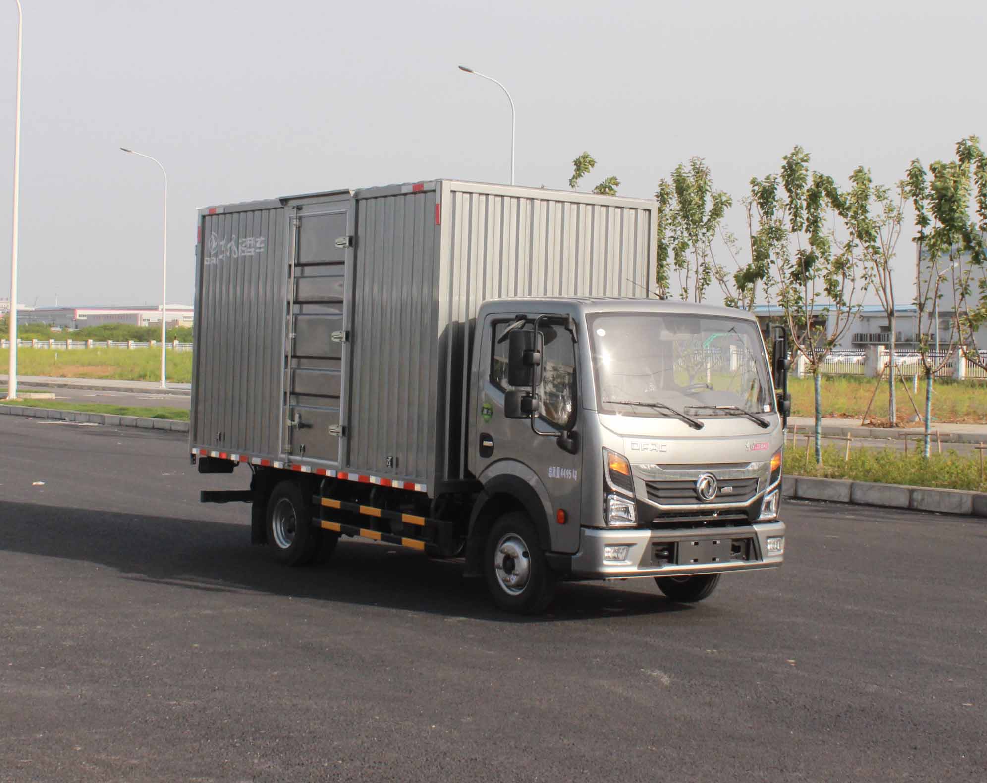 东风牌EQ5041XXY3CQFAC厢式运输车