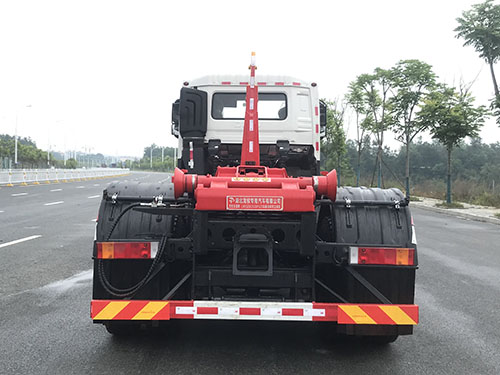 龙牧双星牌LMX5250ZXXDF6ZS车厢可卸式垃圾车公告图片