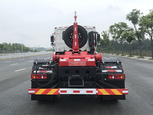 龙牧双星牌LMX5180ZXXDF6ZS车厢可卸式垃圾车公告图片