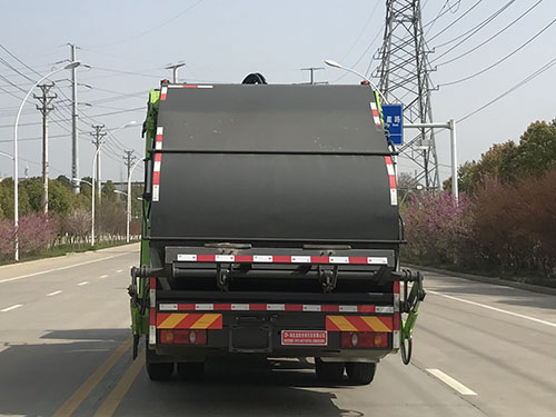 龙牧双星牌LMX5180ZYSDF6ZS压缩式垃圾车公告图片