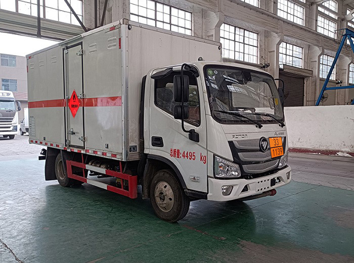 顺风智造牌SFZ5045XRYB6易燃液体厢式运输车