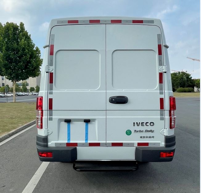 依維柯牌NJ5046XXY4A廂式運(yùn)輸車公告圖片