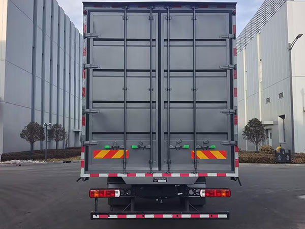 欧曼牌BJ5181XXYY6ANL-07厢式运输车公告图片