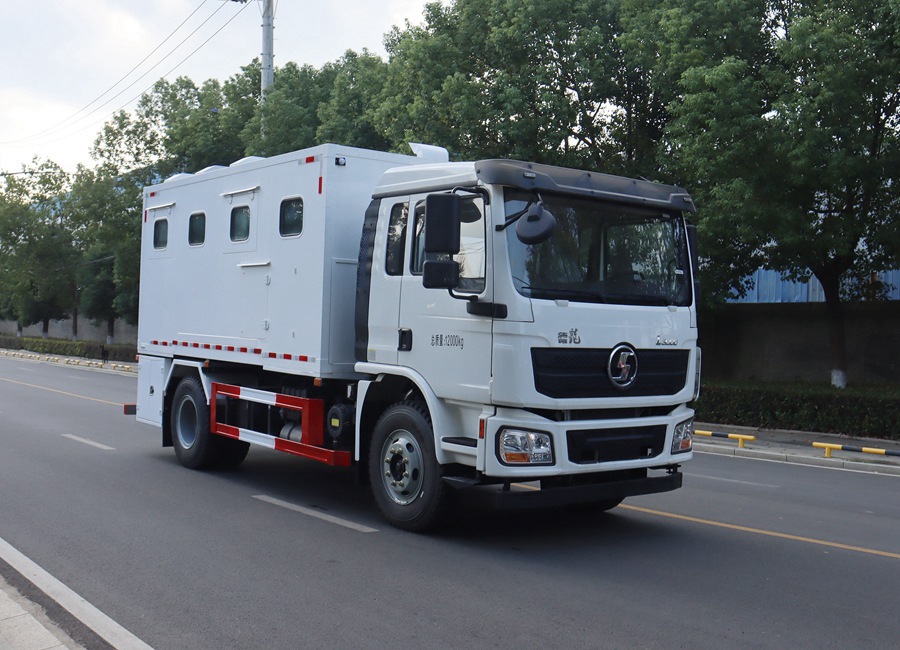 中汽力威牌HLW5120XCCSX6餐车