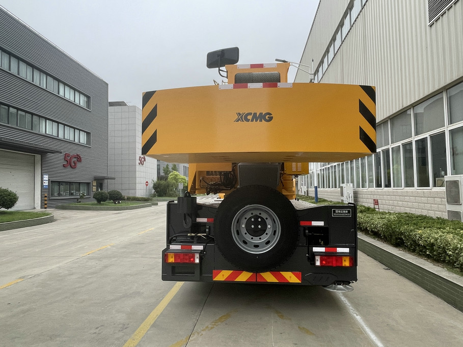 徐工牌XZJ5320JQZ25K5D汽车起重机公告图片