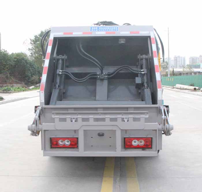 纵昂牌CLT5043ZYSBJBEV纯电动压缩式垃圾车公告图片