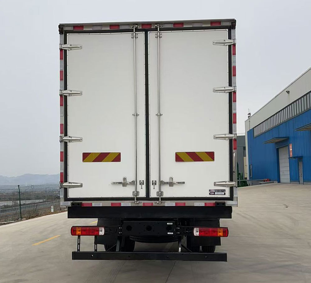 欧曼牌BJ5181XLCEVANF-03换电式纯电动冷藏车公告图片