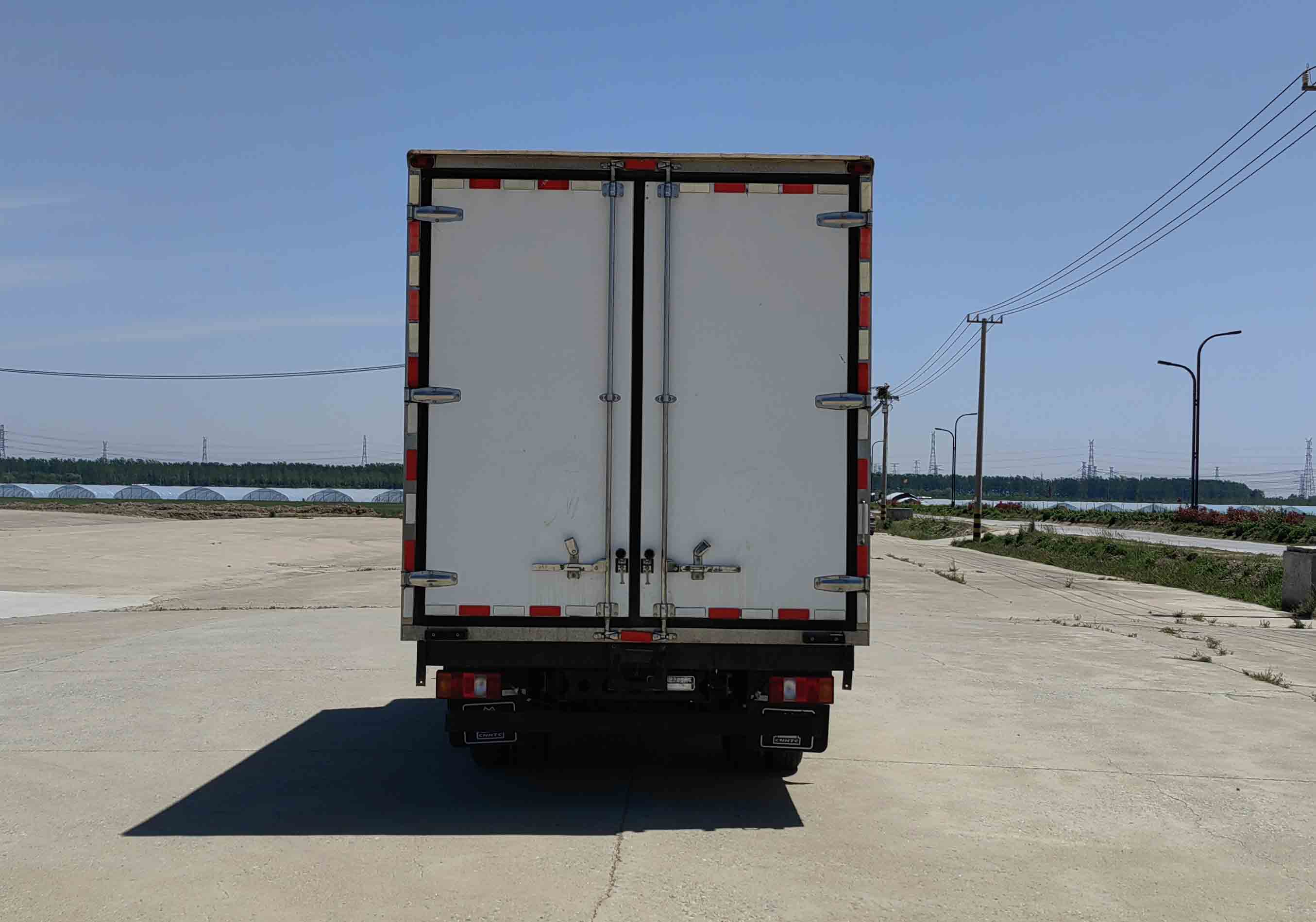 豪沃牌ZZ5047XLCF3313Z145BEV63纯电动冷藏车公告图片