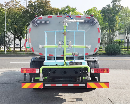 耶律洁牌SWT5180GSSBEV纯电动洒水车公告图片