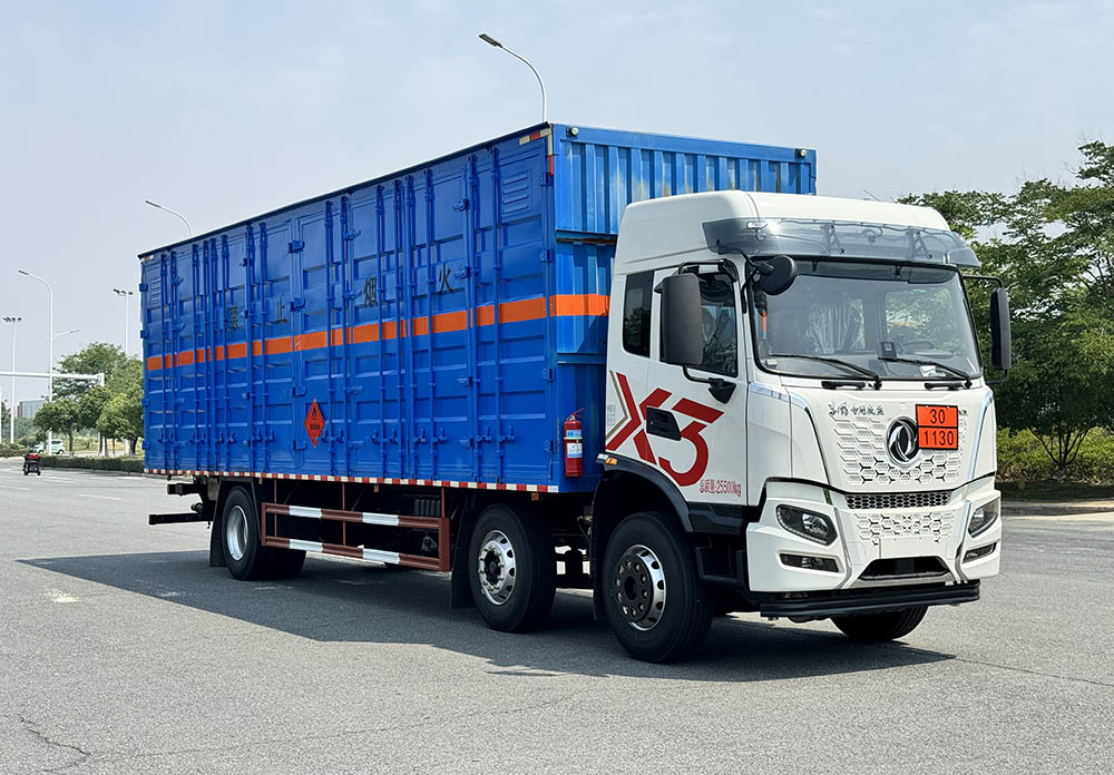 丰霸牌STD5263XRYDFV6易燃液体厢式运输车