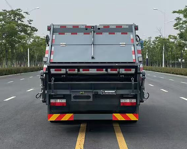 中植汽车牌CDL5122ZYSDFBEV纯电动压缩式垃圾车公告图片