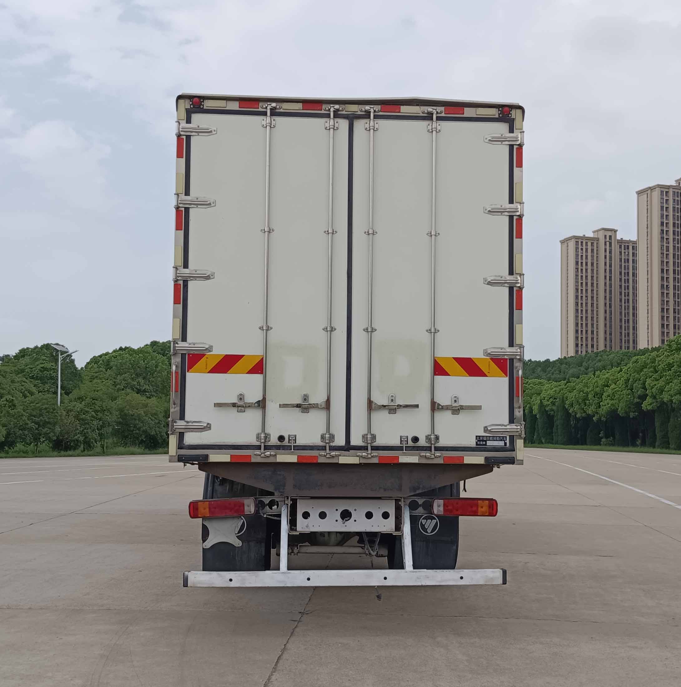 欧曼牌BJ5269XLCY6HAM-02冷藏车公告图片