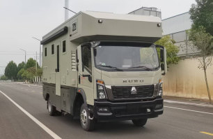 旅居车