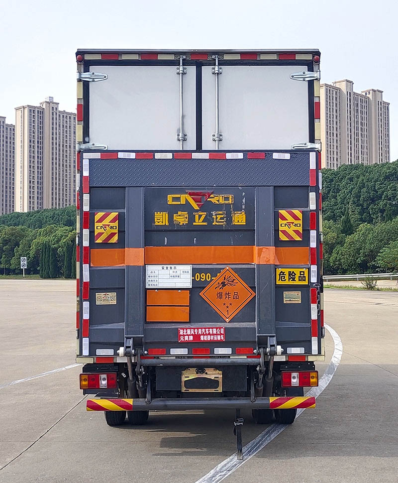 爆破器材运输车图片