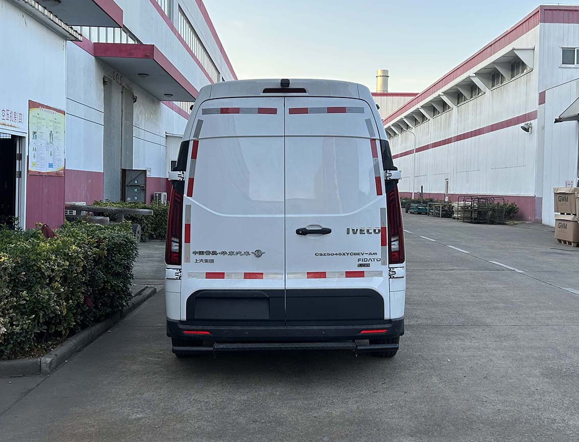 华东牌CSZ5046XYCBEV-AM纯电动运钞车公告图片