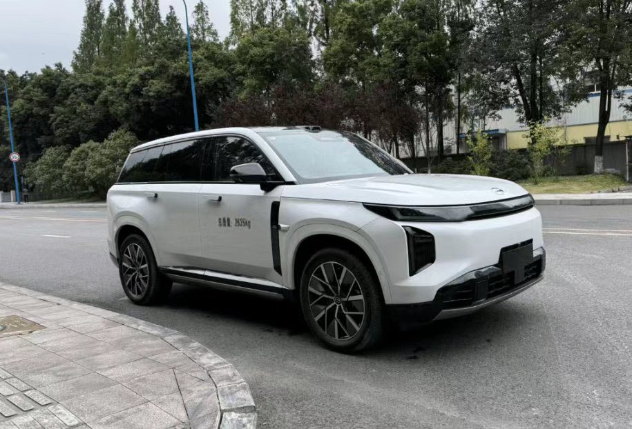 SJX5030XTXPHEV型插电式混合动力通信车图片