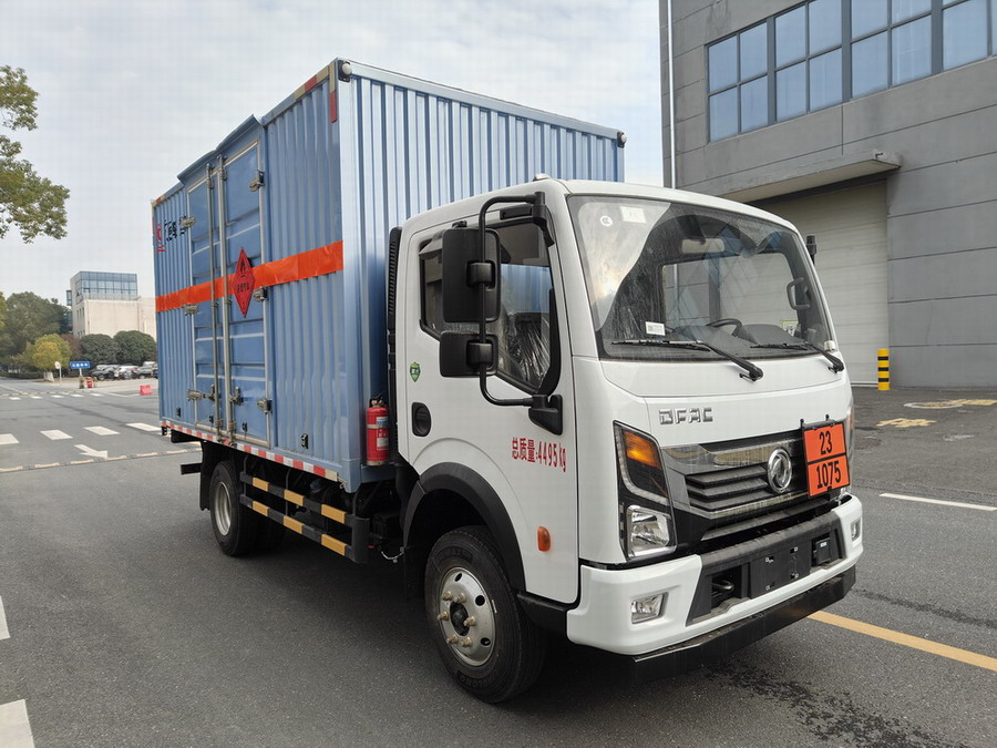 东风牌EQ5045XRQ3DDBAC易燃气体厢式运输车