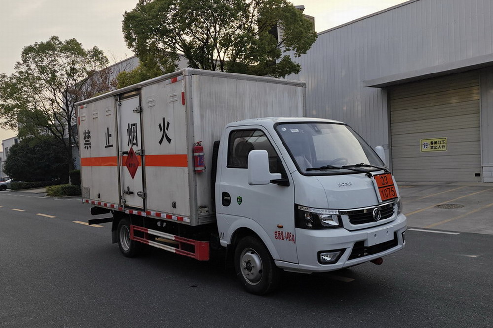 东风牌EQ5045XRQ1DDCAC易燃气体厢式运输车