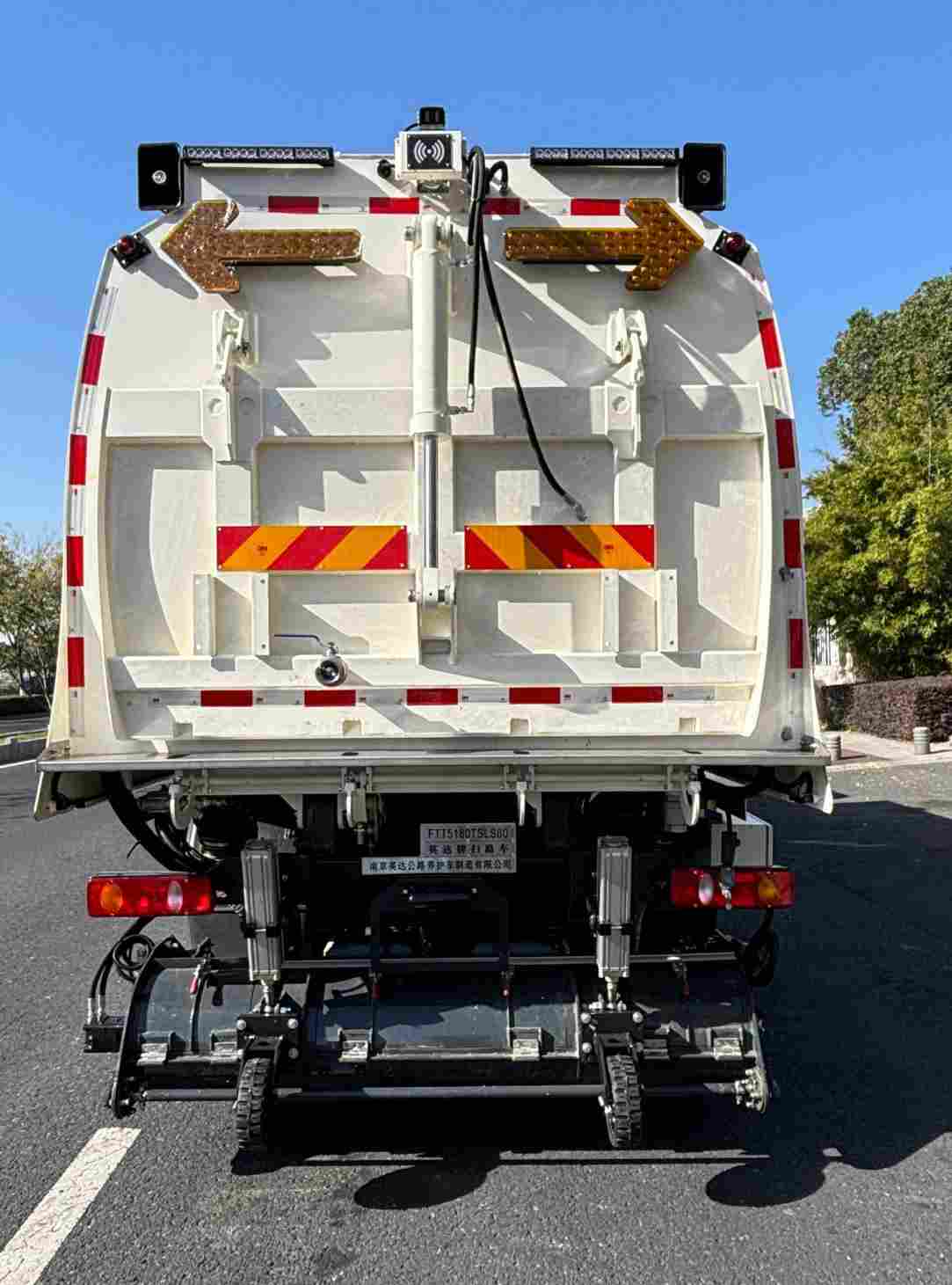 英达牌FTT5180TSLS60扫路车公告图片