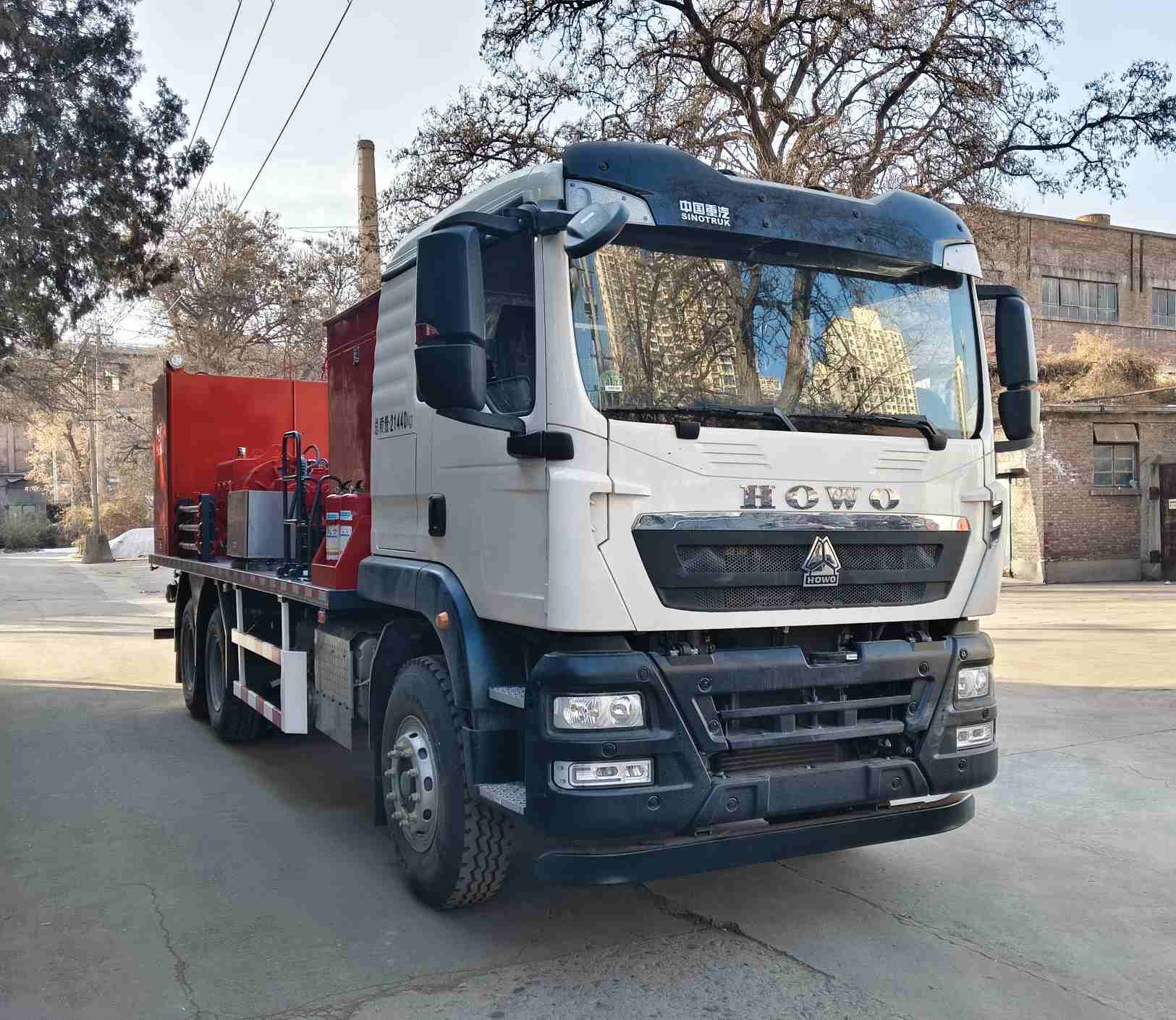 LTJ5217TYL70型压裂车图片
