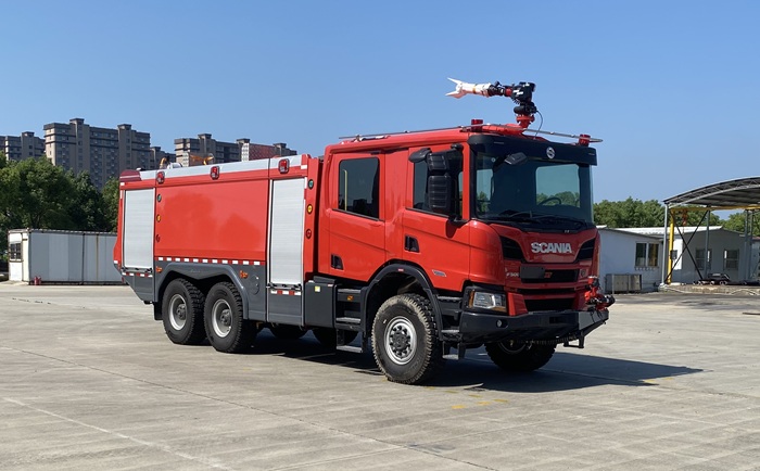 广泰牌WGT5290GXFJX110/S6机场消防车