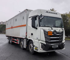 专威牌HTW5320XRYBJ6易燃液体厢式运输车