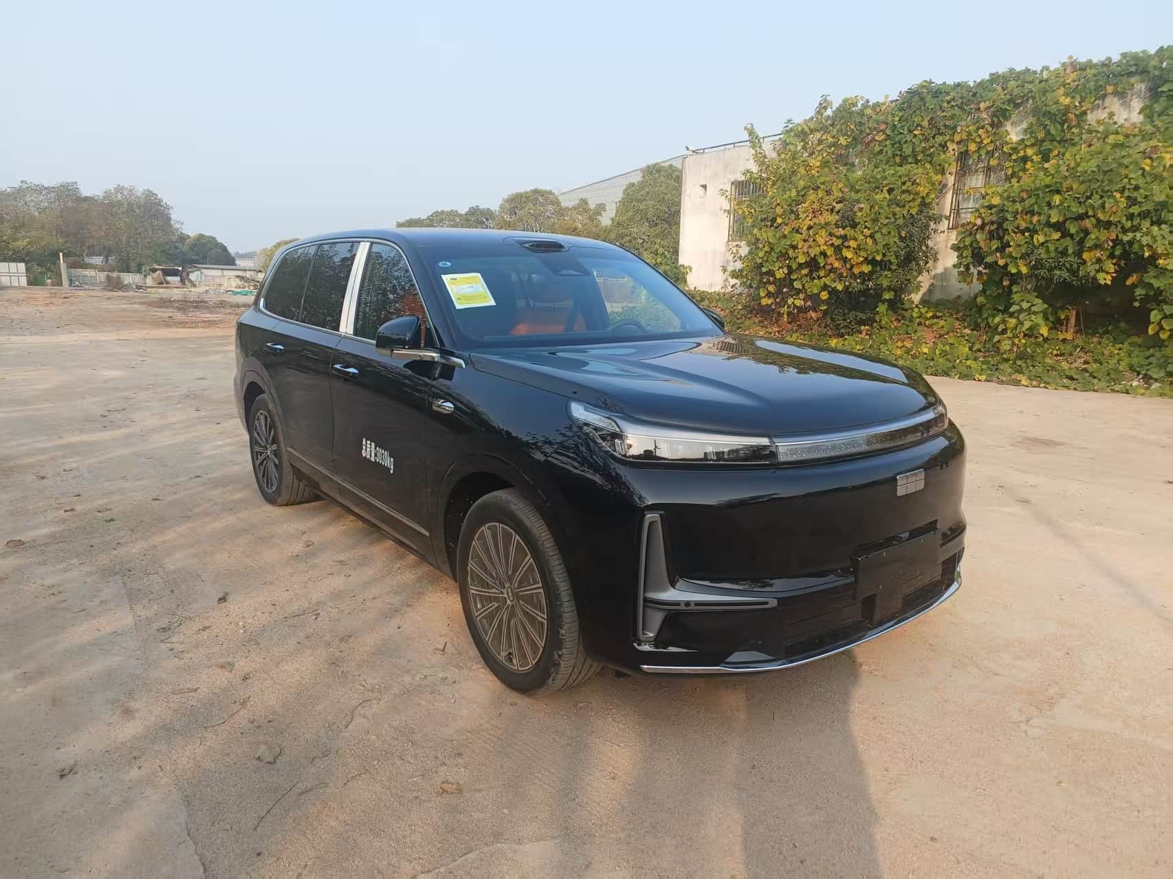 明诺牌MN5030XGJPHEV01插电式混合动力工具车