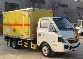 爆破器材运输车