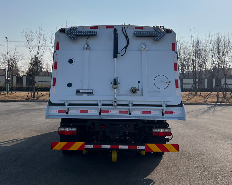 赛沃牌SAV5120TSLDFBEV纯电动扫路车公告图片