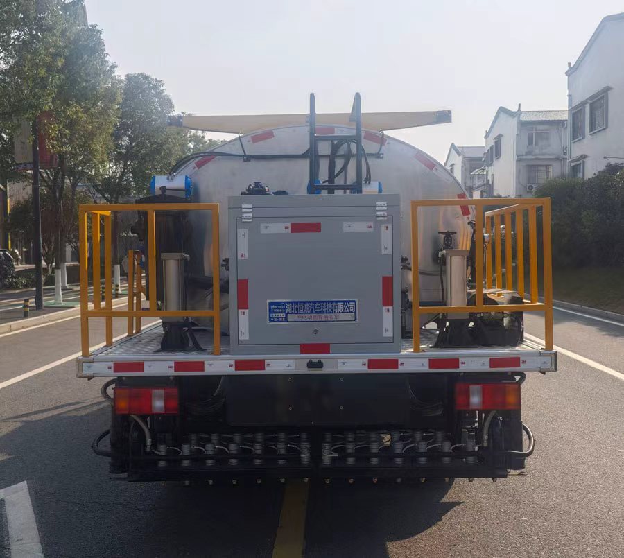 纯电动沥青洒布车图片
