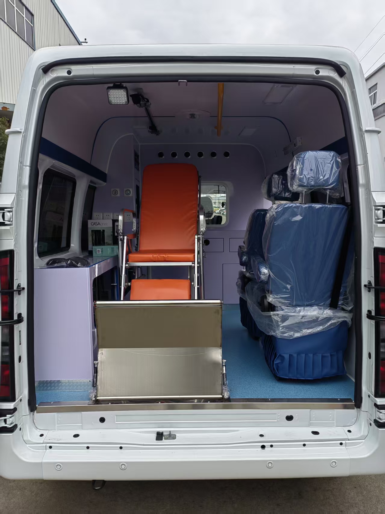 華通牌HCQ5042XSCSH6傷殘運(yùn)送車公告圖片