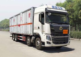 华通牌HCQ5327XRYLZ6易燃液体厢式运输车