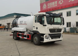 吸污车