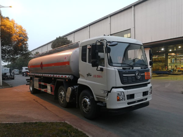 楚胜牌CSC5262GYYD6A运油车