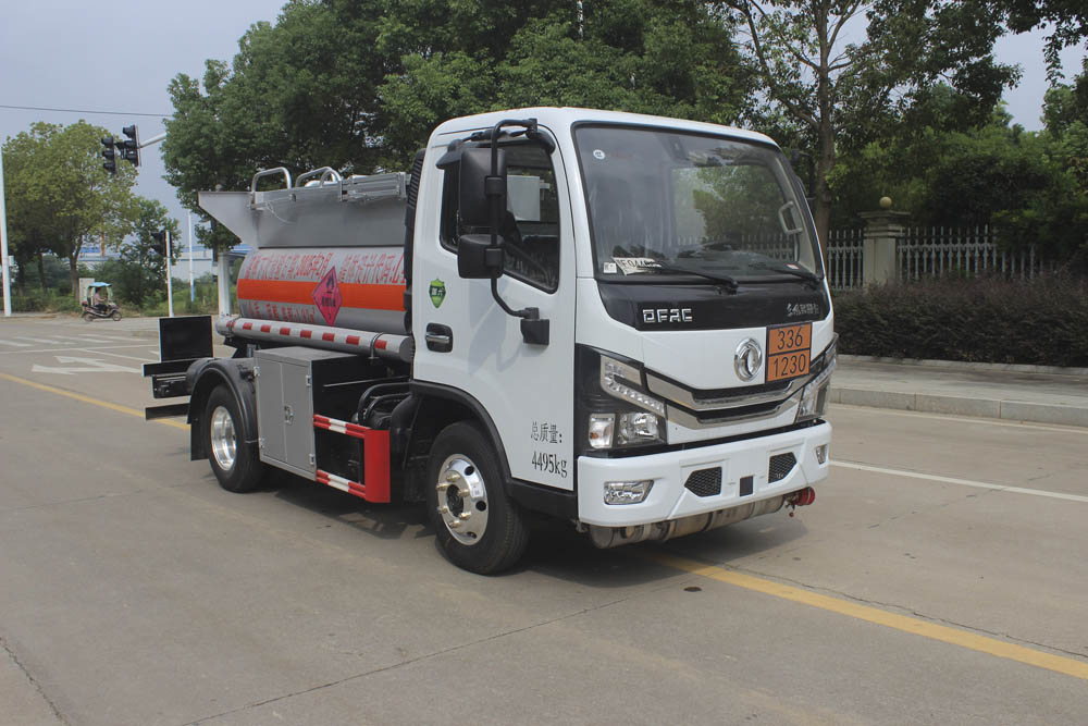 润知星牌SCS5041GRYEQ6易燃液体罐式运输车