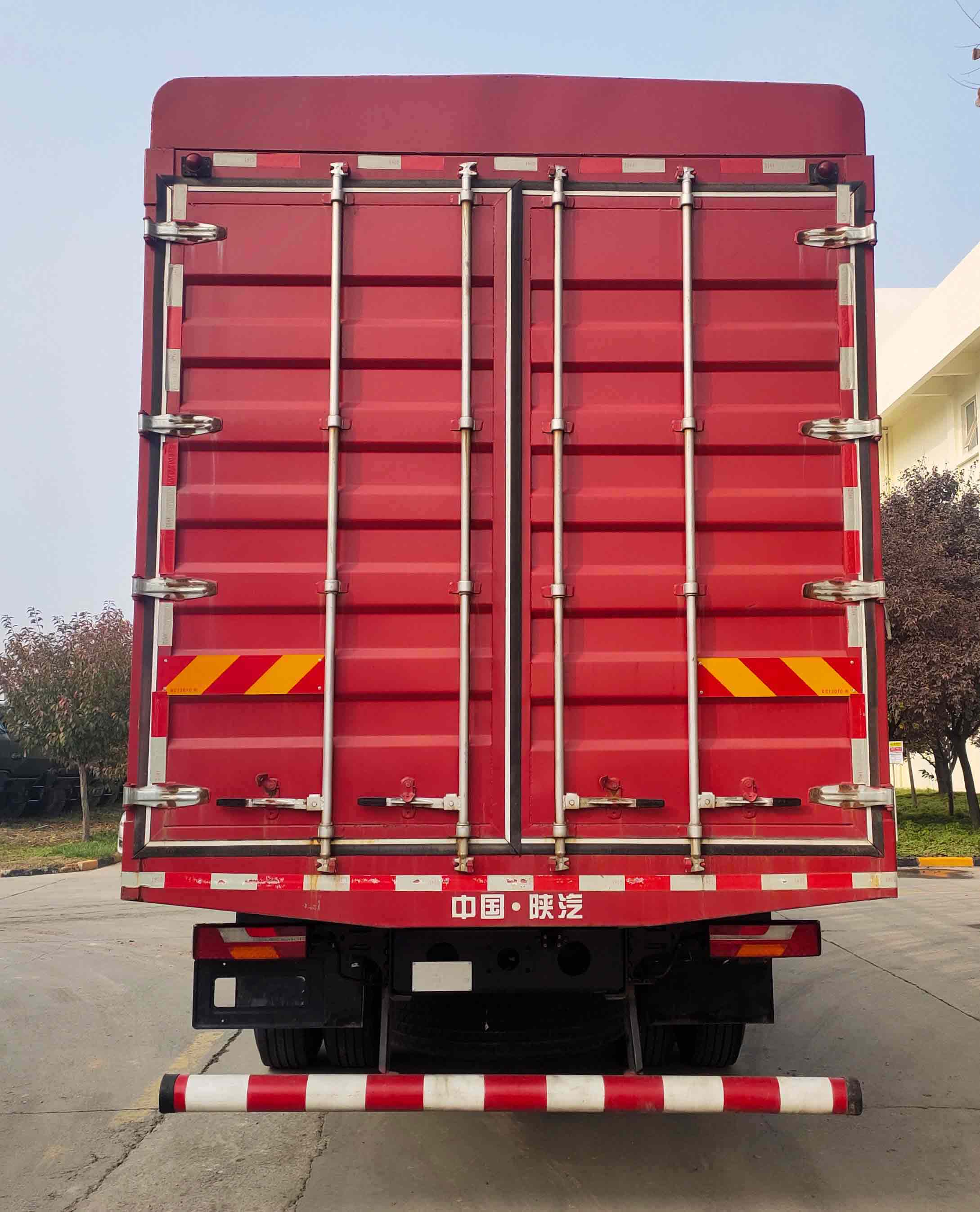 畜禽运输车图片