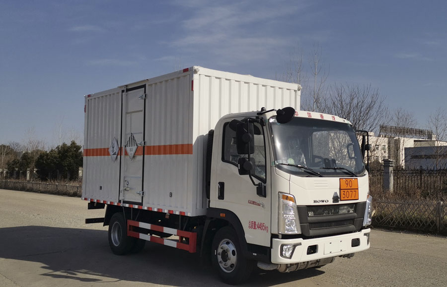 大力牌DLQ5042XZWZZ6杂项危险物品厢式运输车