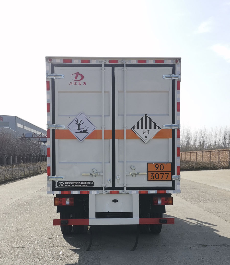 大力牌DLQ5042XZWZZ6杂项危险物品厢式运输车公告图片