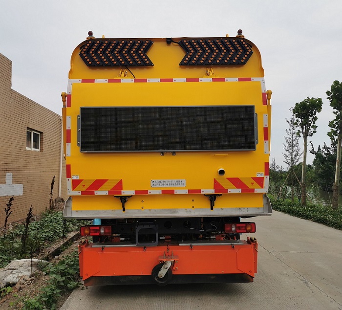扫路车图片