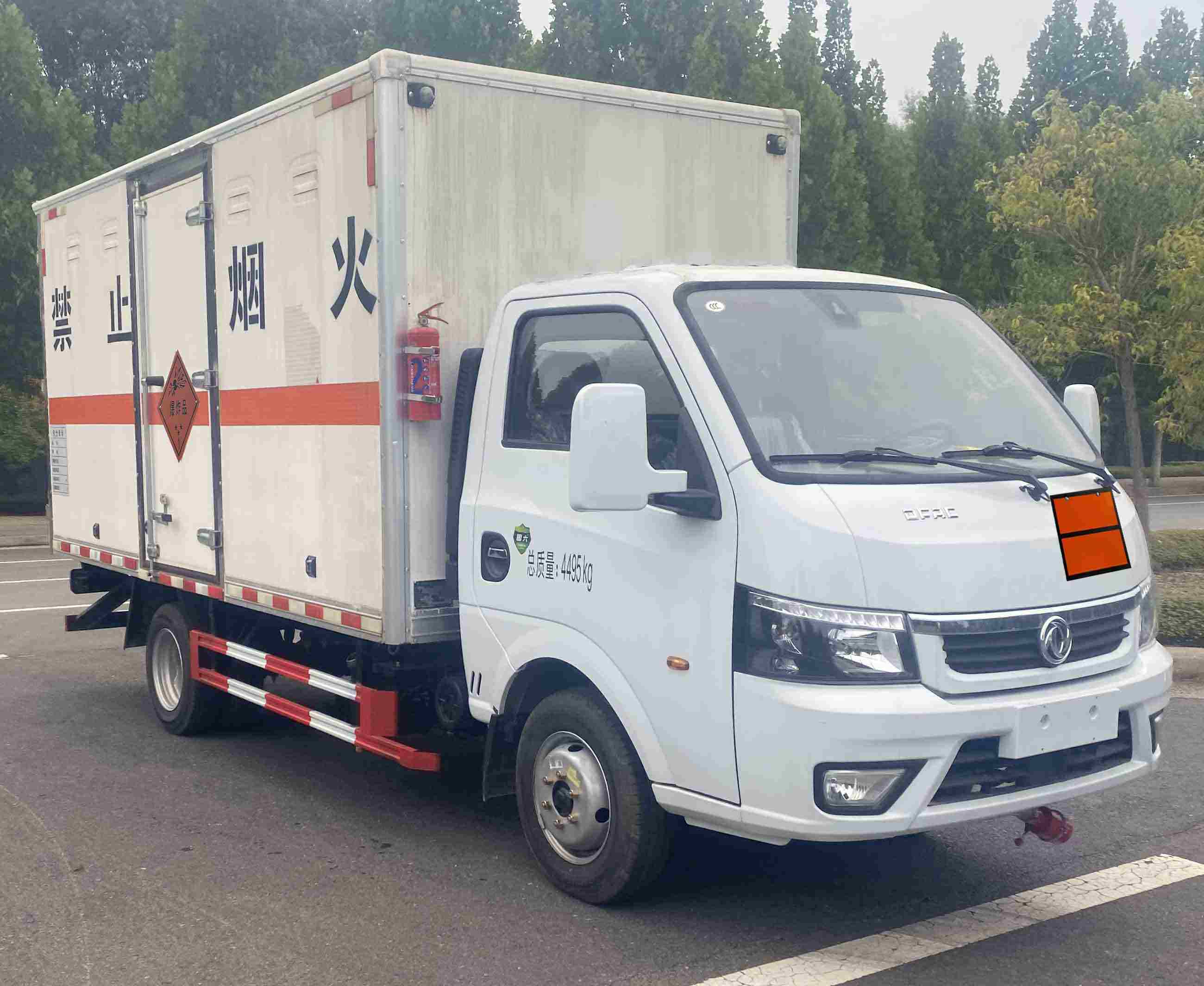 专威牌HTW5040XQYB6爆破器材运输车公告图片