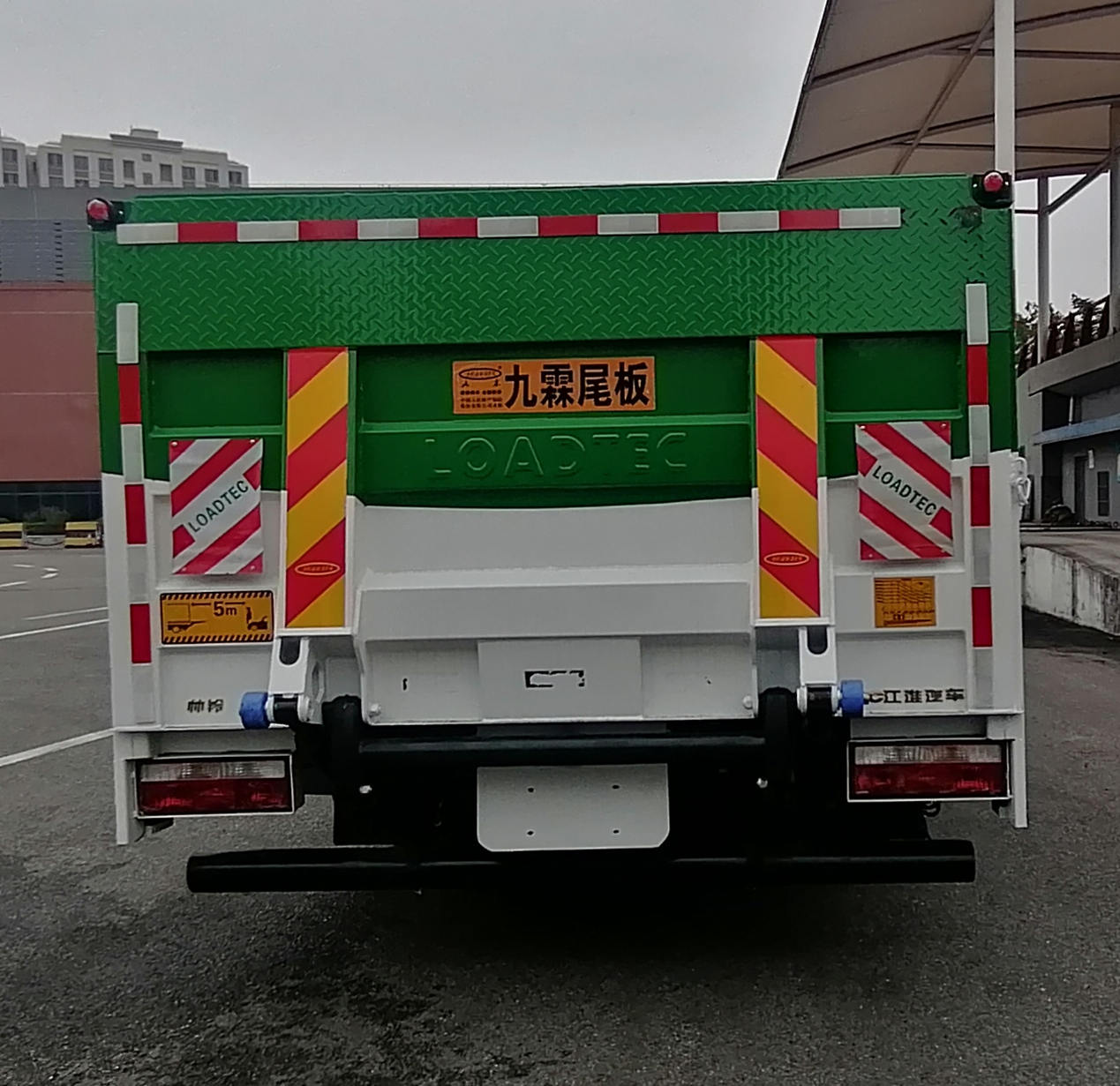 纯电动密闭式桶装垃圾车图片