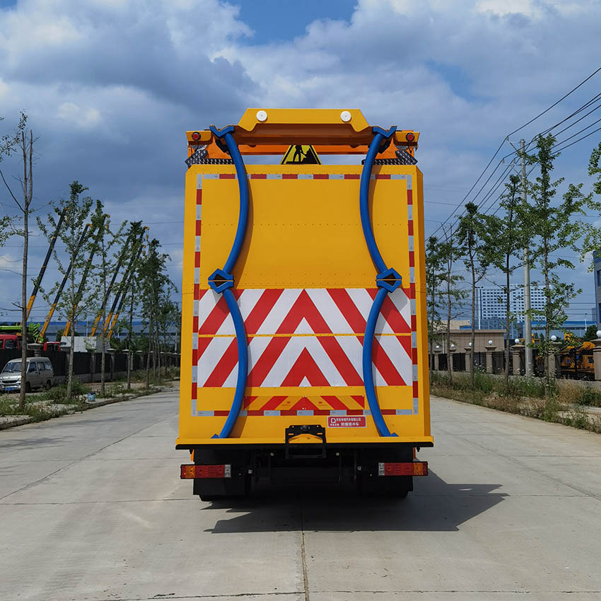 齐东方牌CLD5160TFZSXA6防撞缓冲车公告图片