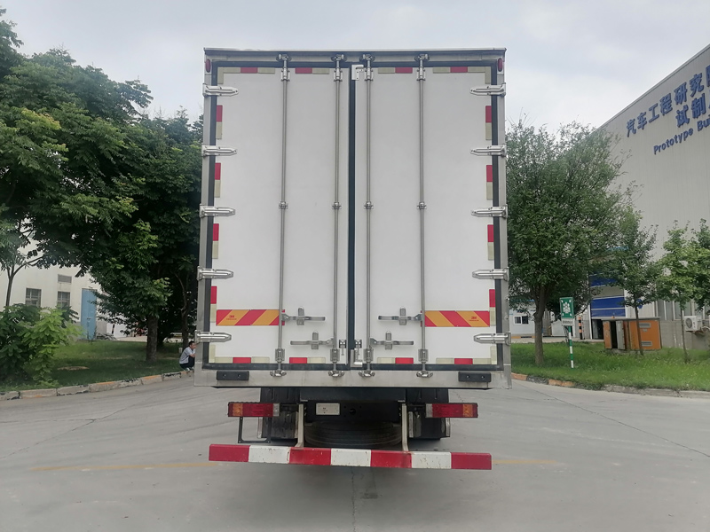 陕汽牌SX5189XLCLA721F3冷藏车公告图片